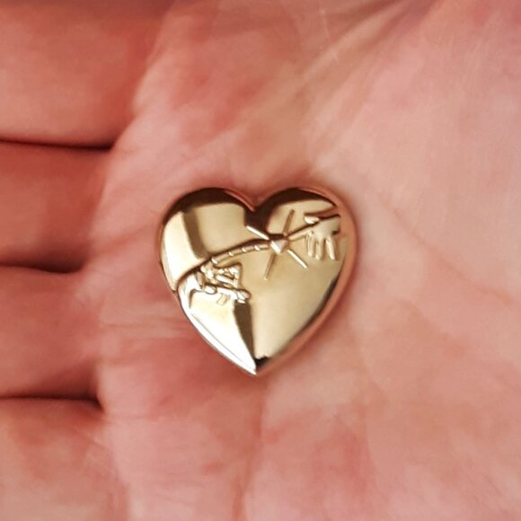 VTG E.T. Movie Pin Broach Lapel Universal Studios Heart Touching Fingers Dreams - Picture 1 of 3